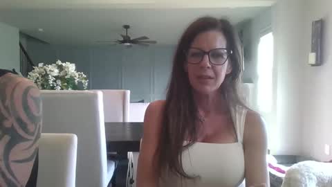 Hotwifehotlife01 online show from April 15, 9:59 pm