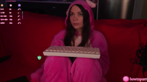 Mia online show from December 16, 5:30 pm