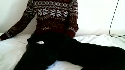 Snapshot of hug_me chatting on February 20, 1:30 pm Keanu online show from February 20, 1:30 pm