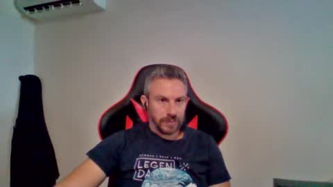 Snapshot of huge__cumshot chatting on September 24, 1:29 pm huge__cumshot online show from September 24, 1:29 pm