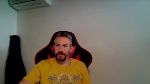 Snapshot of huge__cumshot chatting on September 18, 7:56 am huge__cumshot online show from September 18, 7:56 am