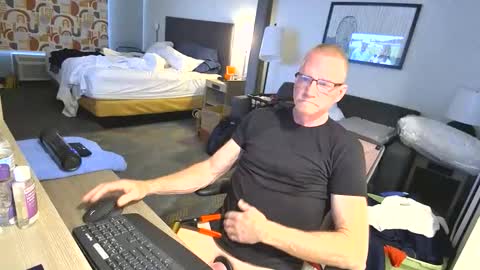 CAROLINA TIM online show from May 3, 8:37 pm