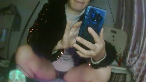 hujiajia520321431 online show from January 15, 11:35 pm