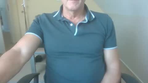 hundeleine online show from November 4, 10:05 am