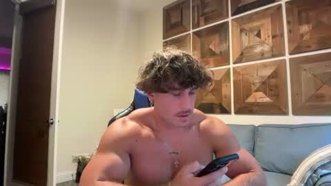 hungkingg22 online show from June 26, 6:35 pm