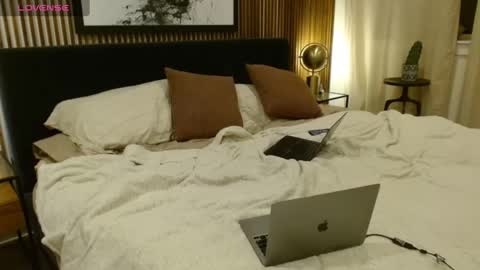 Hot Husbands online show from November 7, 4:04 am