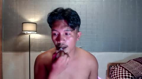 hunkylloyd online show from February 1, 5:37 am