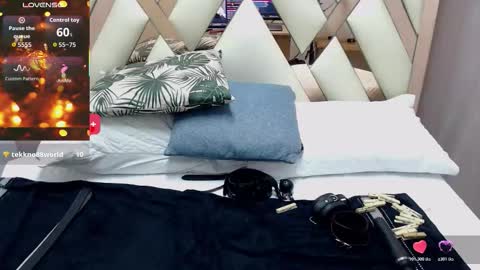 I G N I S  online show from November 7, 12:57 am