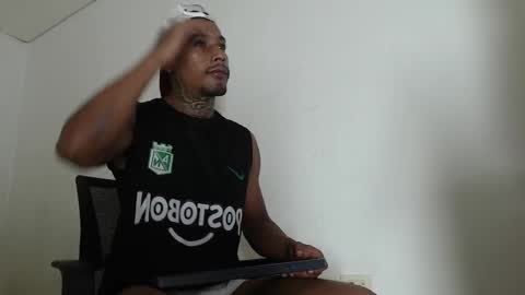 hunting_blondes online show from April 3, 2:46 pm