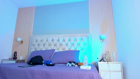 hxxyro online show from April 17, 1:02 pm