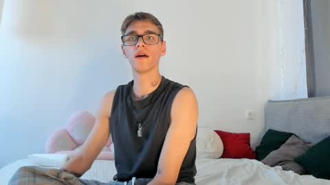 hyper_muse online show from April 3, 1:07 pm