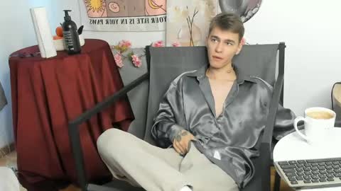 hyper_muse online show from March 27, 12:06 pm