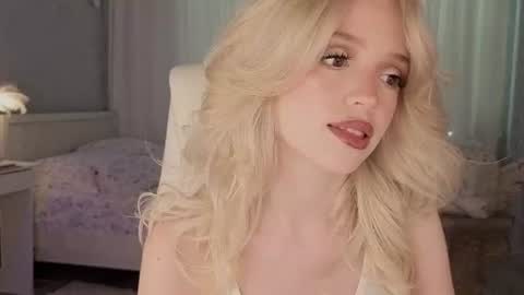Joselle online show from June 11, 1:38 am