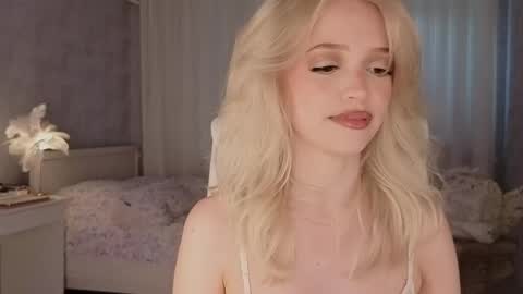 Joselle online show from June 8, 1:28 am