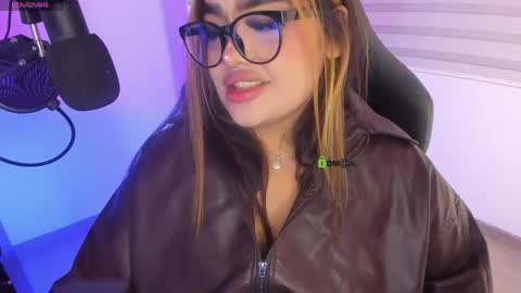 Ari online show from April 18, 1:51 am