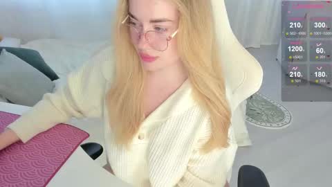 Snapshot of i_want_you_eva chatting on October 31, 10:37 am HiI am EvaPVT is open online show from October 31, 10:37 am