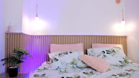   online show from December 19, 4:23 am