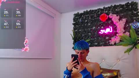 Snapshot of iam_lukas__ chatting on October 5, 2:53 am iam_lukas__ online show from October 5, 2:53 am