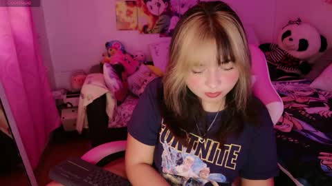 Zoe 3 online show from May 6, 9:10 pm