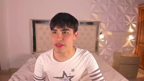 iamjuanjoc online show from March 2, 3:44 am