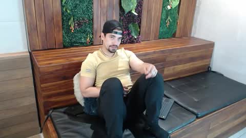 Ian Davis online show from October 22, 12:18 pm