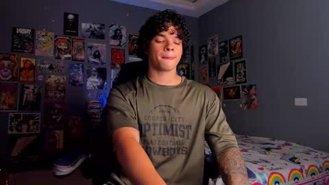 Snapshot of ian_versace chatting on October 21, 1:11 am Andres online show from October 21, 1:11 am