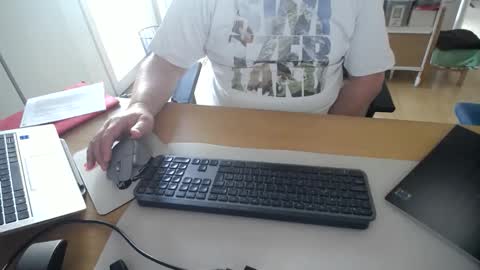 iandy12 online show from November 12, 7:00 am