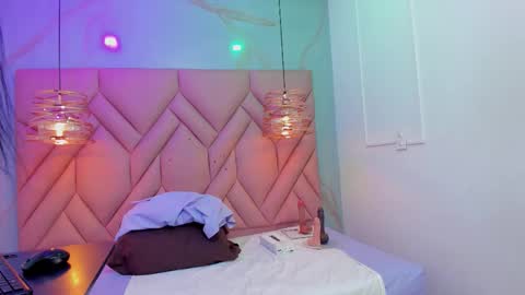 ibbie_ online show from February 26, 12:19 pm