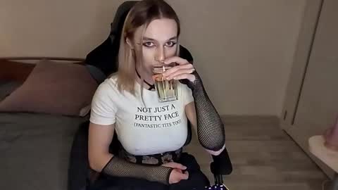 Jade online show from February 4, 5:06 pm