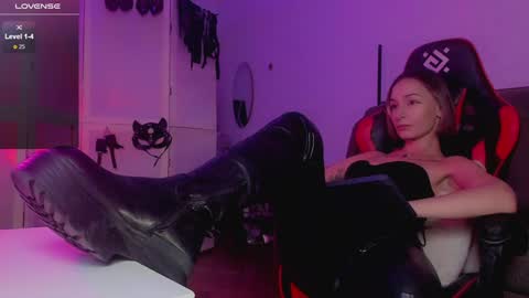 Mary online show from December 20, 6:24 pm