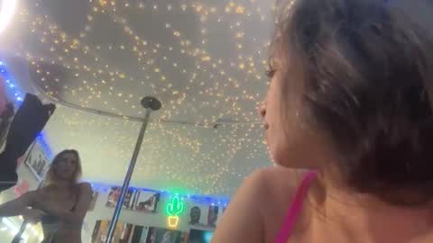 Snapshot of icyspice chatting on October 19, 11:37 am icyspice online show from October 19, 11:37 am