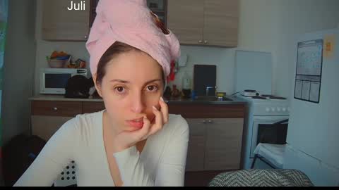 Julia and Mira online show from February 9, 8:21 am