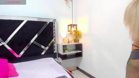 Snapshot of iisabella_noa chatting on October 23, 2:07 pm Isabella online show from October 23, 2:07 pm