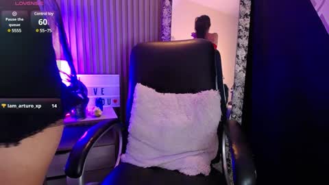 Snapshot of iisabella_smith_ chatting on February 4, 4:08 pm Isa online show from February 4, 4:08 pm