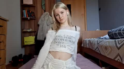 ShyLuna online show from March 21, 8:19 am