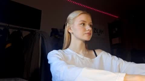 ShyLuna online show from February 4, 5:11 am