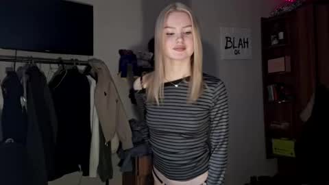 ShyLuna online show from March 13, 5:22 am