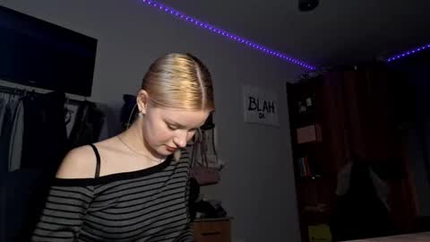 ShyLuna online show from March 1, 9:13 am