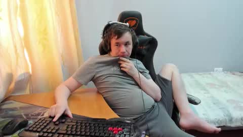 iliaskris online show from February 13, 7:01 am