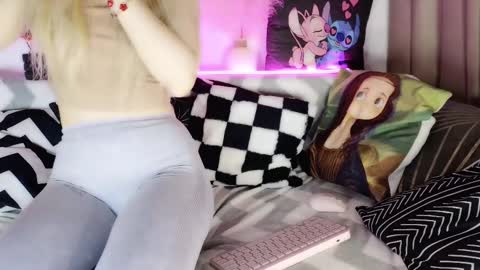 nicollee online show from March 11, 7:58 pm