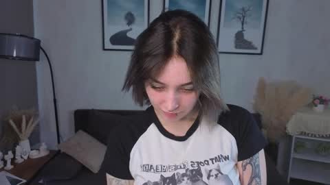 Hello everyone Im Lily online show from March 31, 3:07 am