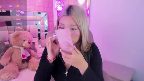 Ange online show from October 6, 2:02 pm