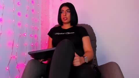 Snapshot of im_anna_ chatting on February 12, 9:33 pm im_anna_ online show from February 12, 9:33 pm