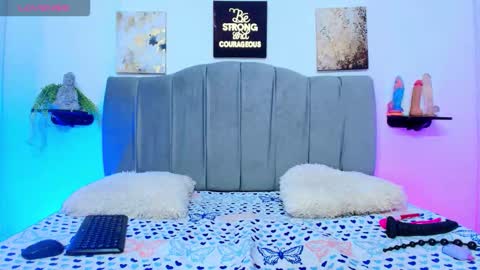 im_riley_ online show from November 8, 7:39 pm