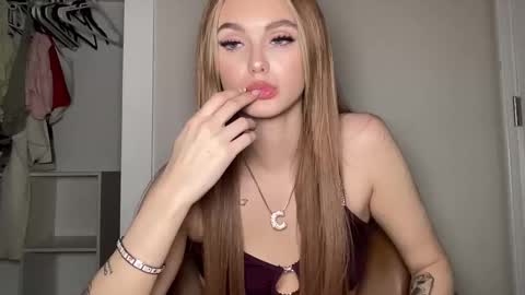 imkyliee online show from January 17, 4:00 am