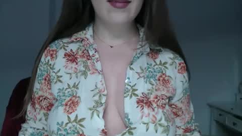 Pola online show from February 3, 9:30 pm