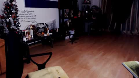 Empress online show from March 8, 6:05 pm