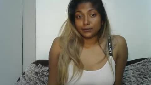 indianqtpie6 online show from November 21, 6:22 am