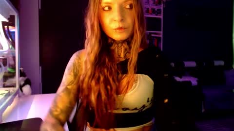 Snapshot of inesdesire chatting on February 24, 10:26 am InesDesire online show from February 24, 10:26 am