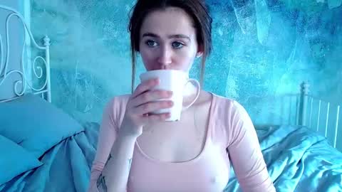 Lina online show from March 25, 2:02 pm